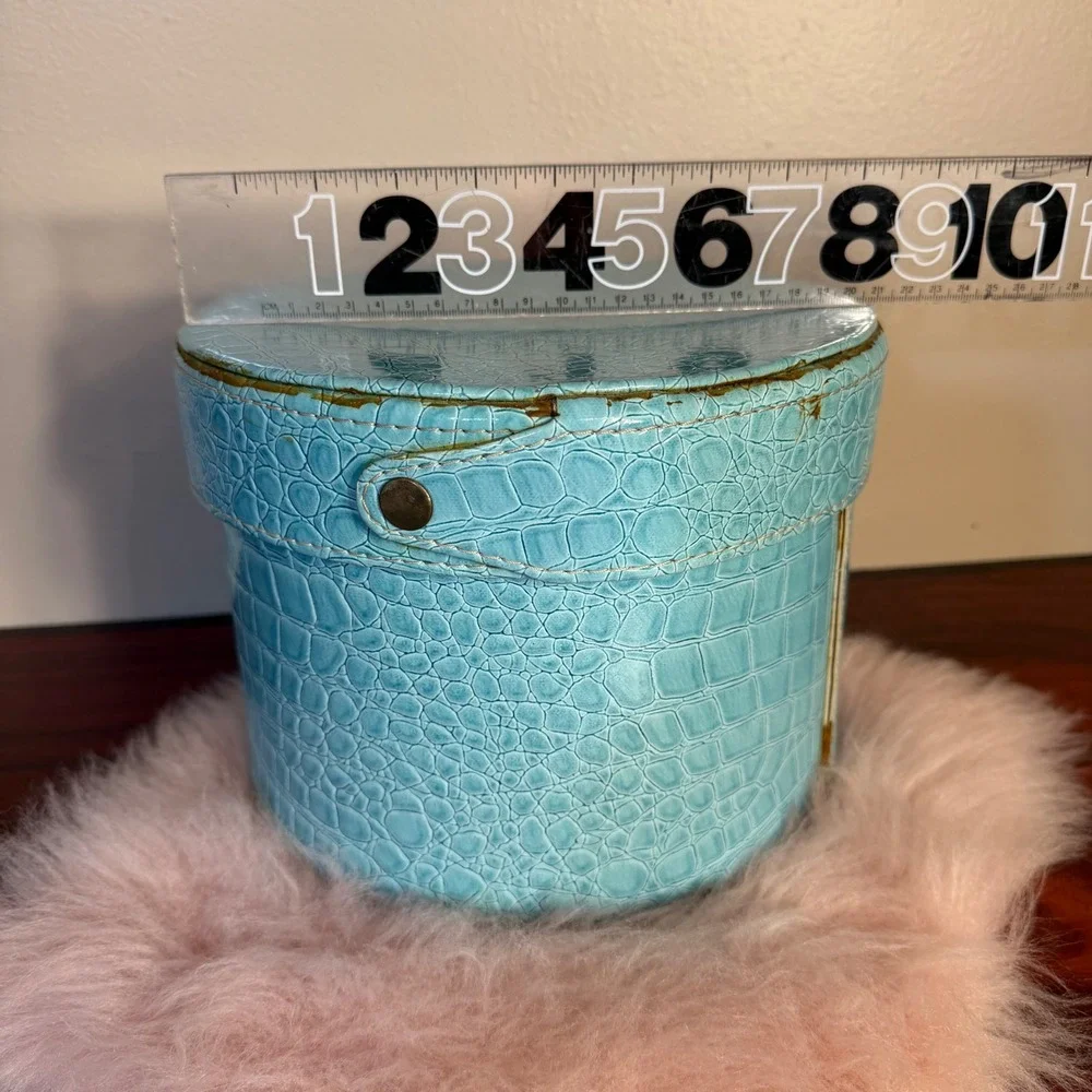 Vintage Turquoise Blue Faux Crocodile Embossed Round Hat Box Storage Case